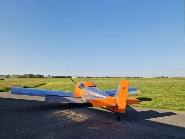 ailes basses, vitesse de croisière 150 km/h